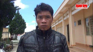 Nhậu say đập phá xe cảnh sát tuần tra