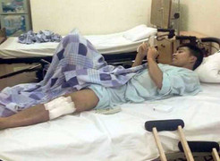 Trung vệ U19 Việt Nam phẫu thuật chấn thương nặng