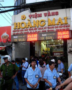 Từ vụ tiệm vàng Hoàng Mai: Ai sẽ tôn trọng dân?