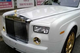 Bộ 3 Rolls-Royce Phantom ‘phủ’ vàng tại Việt Nam