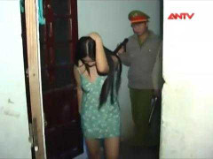 Theo chân công an triệt phá ổ mát-xa trá hình rợn người ở Quảng Ngãi