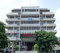 Lãi khủng nhờ xăng, Petrolimex trả lương sếp thế nào?