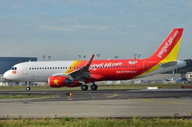 Khách nữ gây rối, máy bay Vietjet Air chậm chuyến