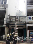 Cháy ở trung tâm Sài Gòn, du khách tháo chạy tán loạn