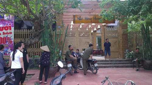 Giám đốc treo cổ trong nhà hàng