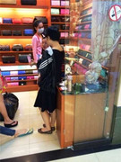 Ngọc Trinh tuyên bố bán hàng fake nên xử lý sao?