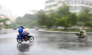 Không khí lạnh gây mưa xuống tận miền Trung