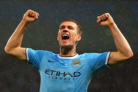 Dzeko lập cú đúp, Man City cách ngôi vô địch 1 điểm