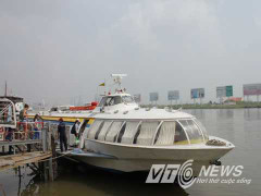 Bị đình chỉ hoạt động, chủ tàu cánh ngầm 'ngồi trên lửa'