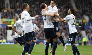 Man City lại khiến Man Utd tức 'nổ đom đóm mắt'