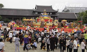 Hàng nghìn phật tử náo nức dự Đại lễ Vesak 2014