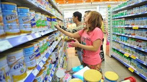 Abbott, Mead Johnson tung 'quái chiêu' lách luật áp trần giá sữa?