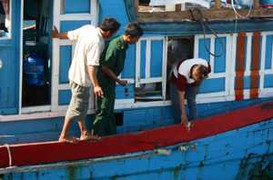 Tàu Trung Quốc lại tấn công tàu cá Việt Nam ở Hoàng Sa