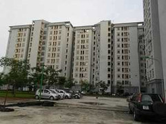 Người rút tiền ngân hàng mua nhà tăng mạnh