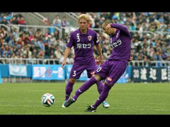 Pha đá phạt 'siêu dị' ở J-League