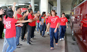 Tuyển nữ Việt Nam về nước làm chuyện lớn