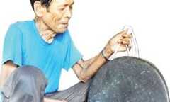 Già làng chuyên 'gom nhặt' trẻ về nuôi