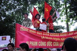 Người dân xuống đường phản đối Trung Quốc