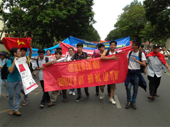 Clip: Người dân TP.HCM tuần hành phản đối Trung Quốc