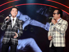 Mr Đàm so giọng với danh ca Elvis Phương