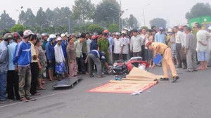 Đi mua bánh sinh nhật, 3 mẹ con bị ô tô đâm tử vong