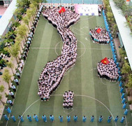 800 học sinh xếp hình nước Việt Nam chào cờ đầu tuần