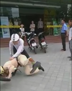 Khởi tố nam thanh niên ghì cổ, quật ngã CSGT