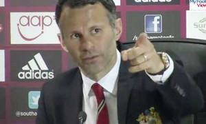 Man City vô địch, Giggs nằng nặc đòi tắt TV