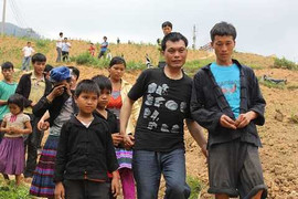 Phút xúc động gặp lại đất mẹ của Vừ Già Pó - lưu lạc từ Mèo Vạc sang Pakistan