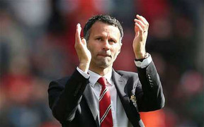 Sợ bị bỏ rơi, Giggs đích thân gặp Van Gaal