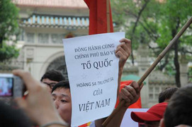 Người Việt tiếp tục xuống đường phản đối Trung Quốc