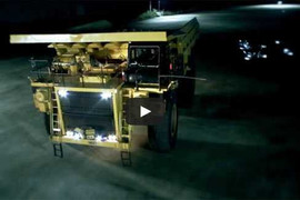 Màn đốt lốp gây choáng của siêu xe tải 200 tấn