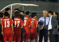 Thắng to, tuyển nữ Việt Nam được thưởng nóng