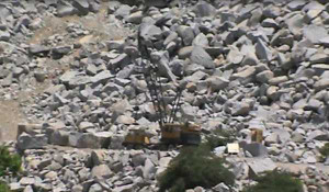 'Xẻ thịt' núi đá, dân Khánh Hòa khốn đốn