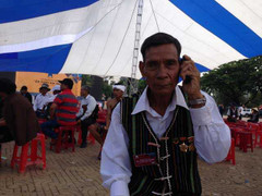 Di động với cụ già 'thất thập cổ lai hy' ở Tây Nguyên