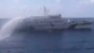 Xuất hiện tàu chuyển quân Trung Quốc tại vùng biển 'nóng'