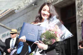 Thủy Top khoe bằng tốt nghiệp đại học tại Mỹ