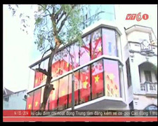 Cửa hàng ở Hà Nội phủ kín cờ Tổ quốc