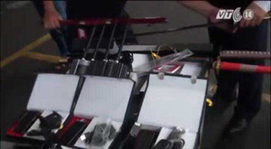 Video: TP.HCM tóm hàng tấn vũ khí, thiết bị nguy hiểm từ nước ngoài chuyển về