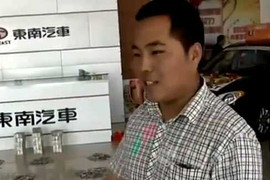 Mang 5 tấn tiền xu đi mua xe hơi