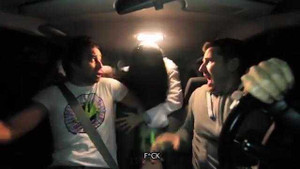 Thót tim clip 'ma' chặn đầu, nhảy vào trong ôtô