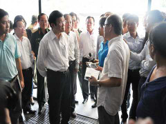 Chủ tịch nước thăm công nhân khu công nghiệp Bình Dương