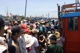 Hai ngư dân bị đánh trọng thương ở Hoàng Sa trở về