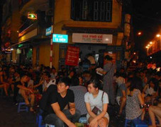 Nắng nóng, lãi bạc triệu nhờ bia 5.000 đồng