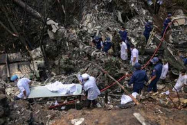 Còn 1 người sống sót trong tai nạn máy bay Lào