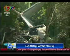 Clip: Máy bay không quân Lào bị rơi
