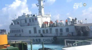 Video: Tàu Trung Quốc hung hăng đâm hỏng nặng tàu Việt Nam