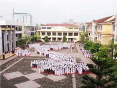 Hàng vạn học sinh chào cờ đặc biệt