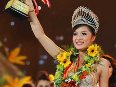 Hoa hậu Triệu Thị Hà trả vương miện vì áp lực