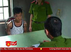 Clip: Giải cứu con tin bị đối tượng 'ngáo đá' bắt giữ
